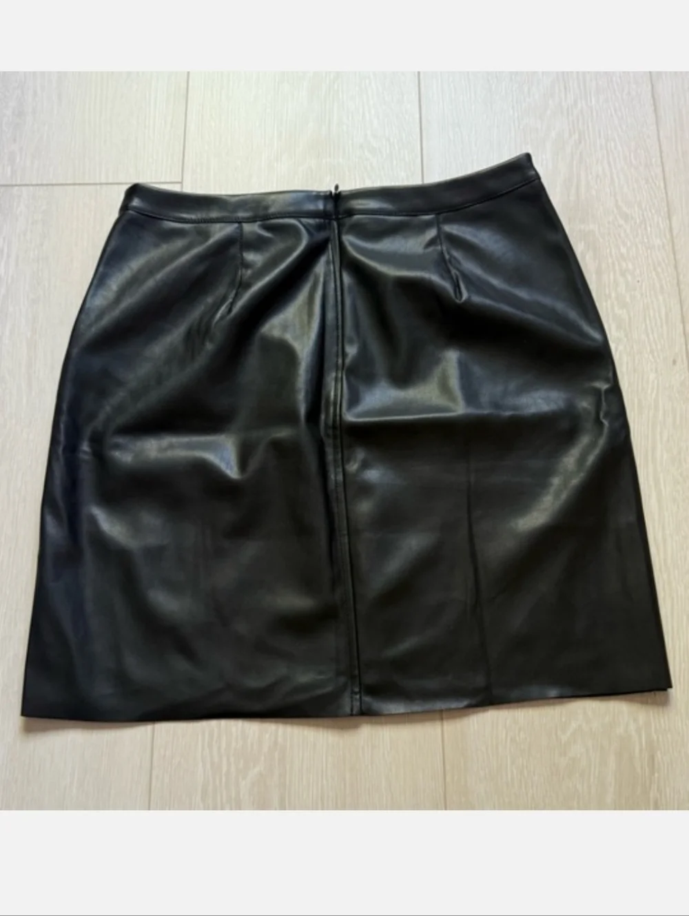 Banana Republic Black Faux Leather Mini Skirt Sz 8 NWT MSRP $85